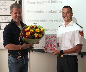 100.000(!) lesboekjes Brandweer op School uitgegeven